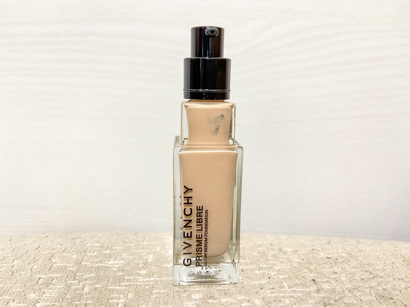 プリズム・リーブル・スキンケアリング・グロウ/GIVENCHY/リキッドファンデーションを使ったクチコミ(2枚目)