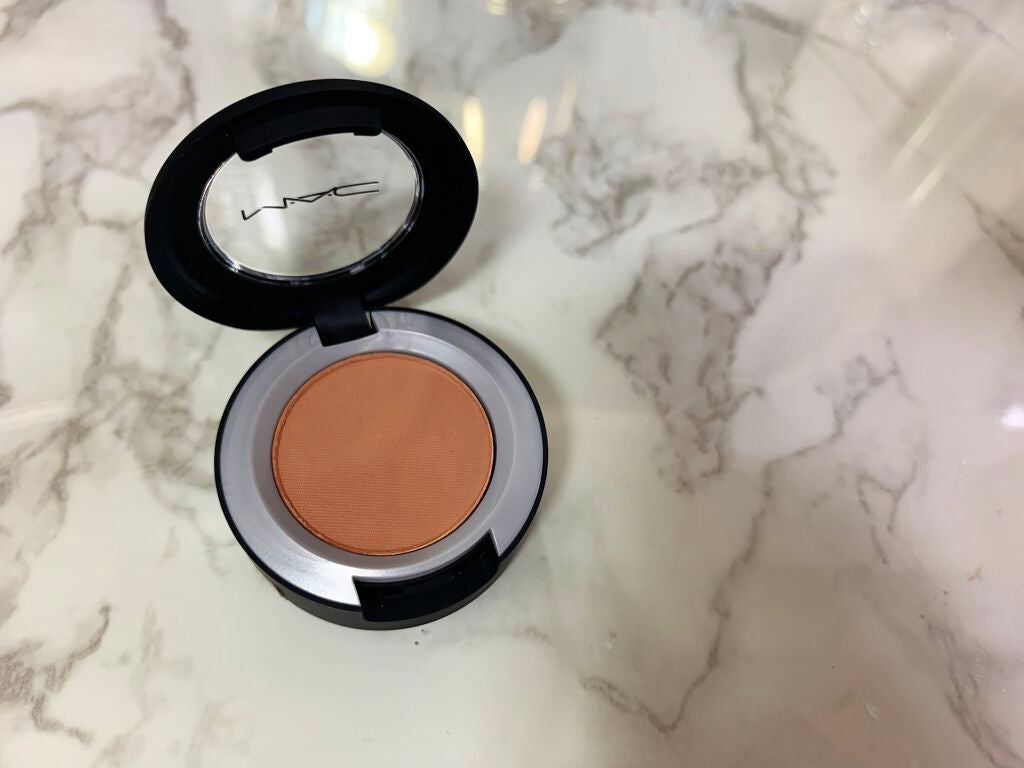 パウダー キス アイシャドウ/M・A・C/単色アイシャドウを使ったクチコミ(4枚目)