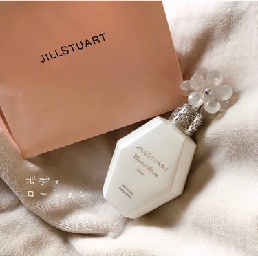 JILL STUART クリスタルブルーム パフュームド ボディローションのクチコミ「肌本来の透明感に✨
JILL STUARTのボディローションです❤︎
伸びが良く塗りやすい！✨.....」（1枚目）