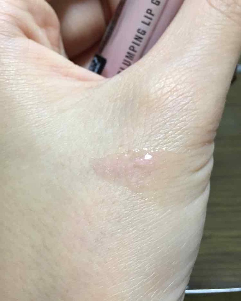 プレンティ オブ パウト プランピング リップグロス L/M・A・C/リップグロスを使ったクチコミ（3枚目）