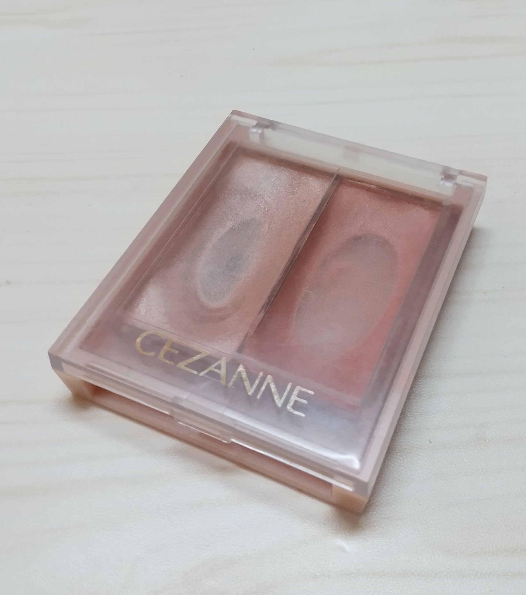 底見えコスメ😳♥️♥️

CEZANNEのフェイスグロウカラー(*´˘`*)
カラーはアプリコットグロウで、1年半前くらいにリップスのプレゼントで当選した商品！
めちゃくちゃ愛用しててもう真ん中なくなって使いにくい🤣
こうなってくると、