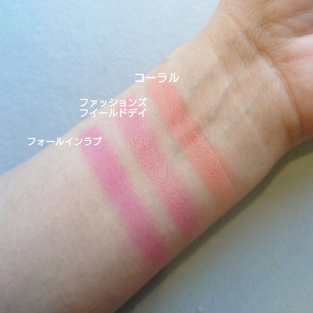 パウダー キス アイシャドウ フォール イン ラブ/M・A・C/単色アイシャドウを使ったクチコミ（3枚目）