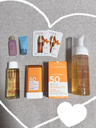 CLARINS インビジブル サンケア スティック SPF 50のクチコミ「今日の購入品👛💰
✼••┈┈••✼••┈┈••✼••┈┈••✼••┈┈••✼

❤️CLARI.....」（2枚目）