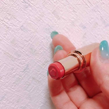 【キャンメイク】メルティールミナスルージュ💄01スウィートピンク

塗り始めると消えてしまいますが、何より見た目が可愛い❤️ハート型に削られてる、、、🤗

〜潤いとろける生レアルージュ〜
と謳われている