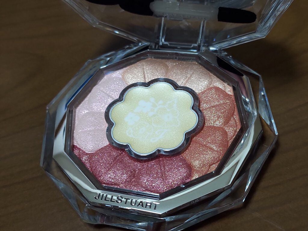 麻衣 on LIPS 「4/1発売のJILLSTUARTのブルームクチュールアイズ、1..」(2枚目)