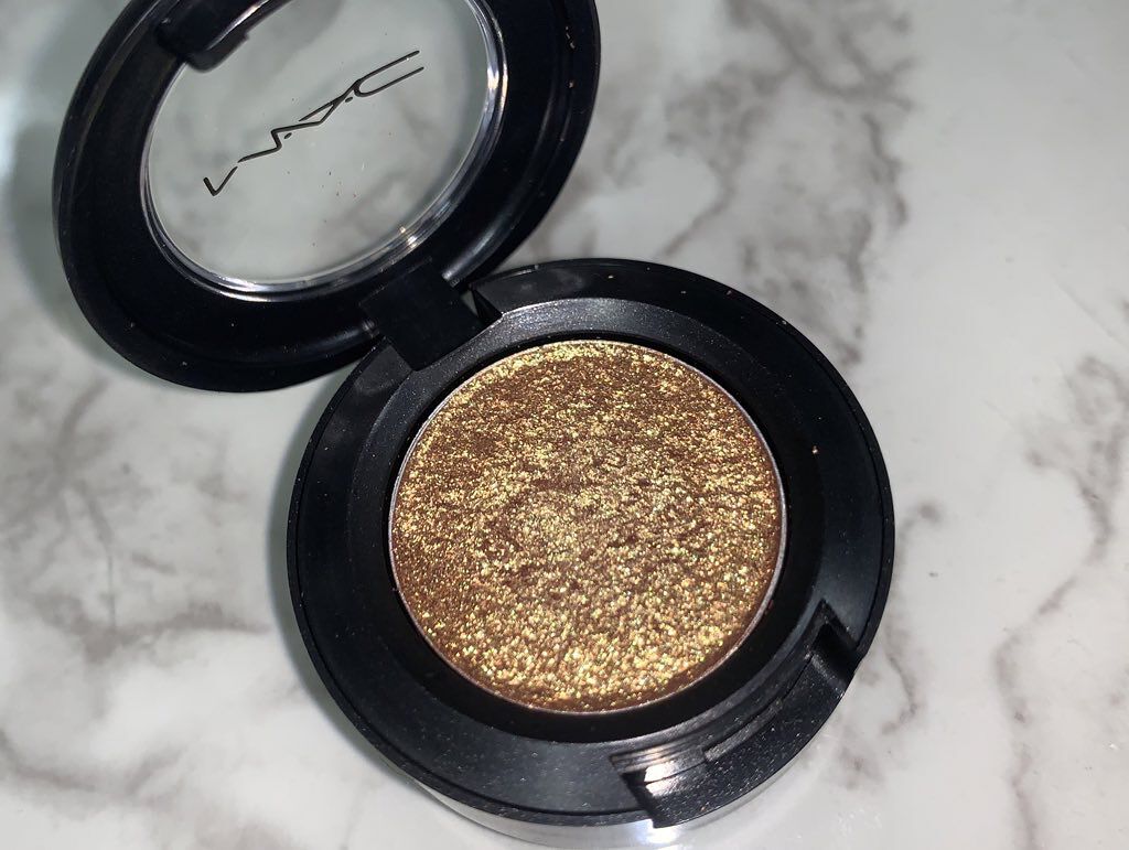 ダズルシャドウ/M・A・C/単色アイシャドウを使ったクチコミ（1枚目）