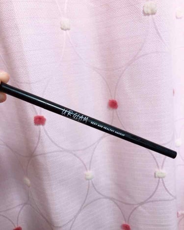 ✔︎UR GLAM
　SLIM SKETCH EYEBROW PENCIL  BR2

2枚目の写真は加工なしです！

こちらは、普段使いというより化粧直しのポーチにいれるために買いました！
眉尻が時間