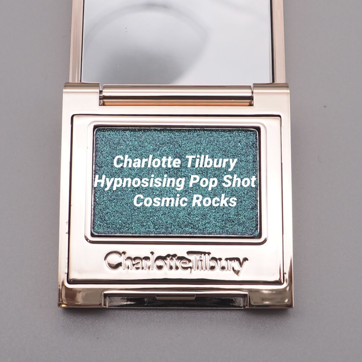 Charlotte Tilbury HYPNOTISING POP SHOTのクチコミ「＼最強偏光ブルーがやってきた！／
パッケージからして最強のCharlotteさん！！
お願い、.....」（2枚目）