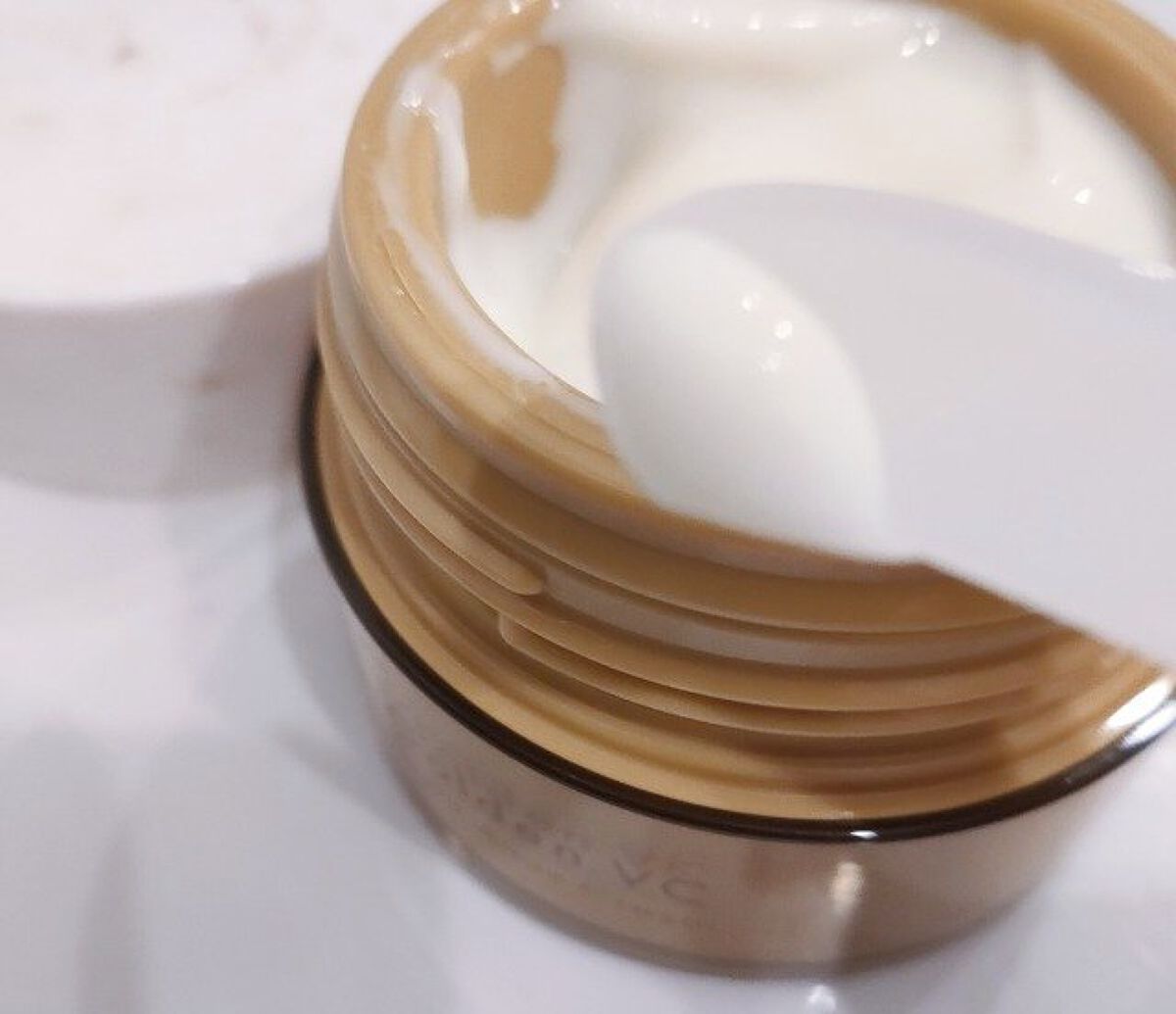 ゴールデンVC ブライト アクアクリーム/fracora/フェイスクリームを使ったクチコミ（2枚目）