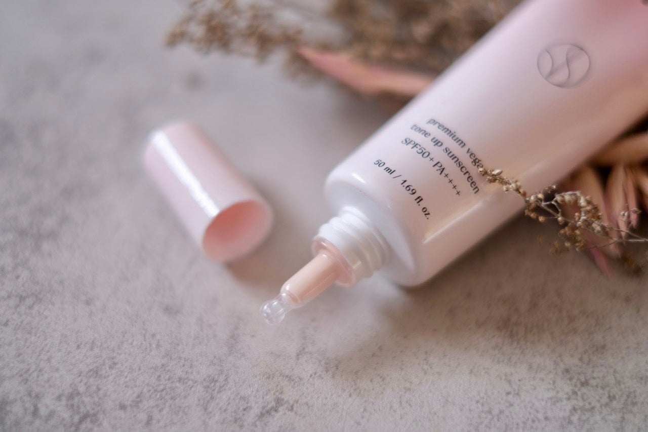 はち on LIPS 「30時間しっとりつや肌が続く「dinsee(ィンシー)プレミア..」(1枚目)