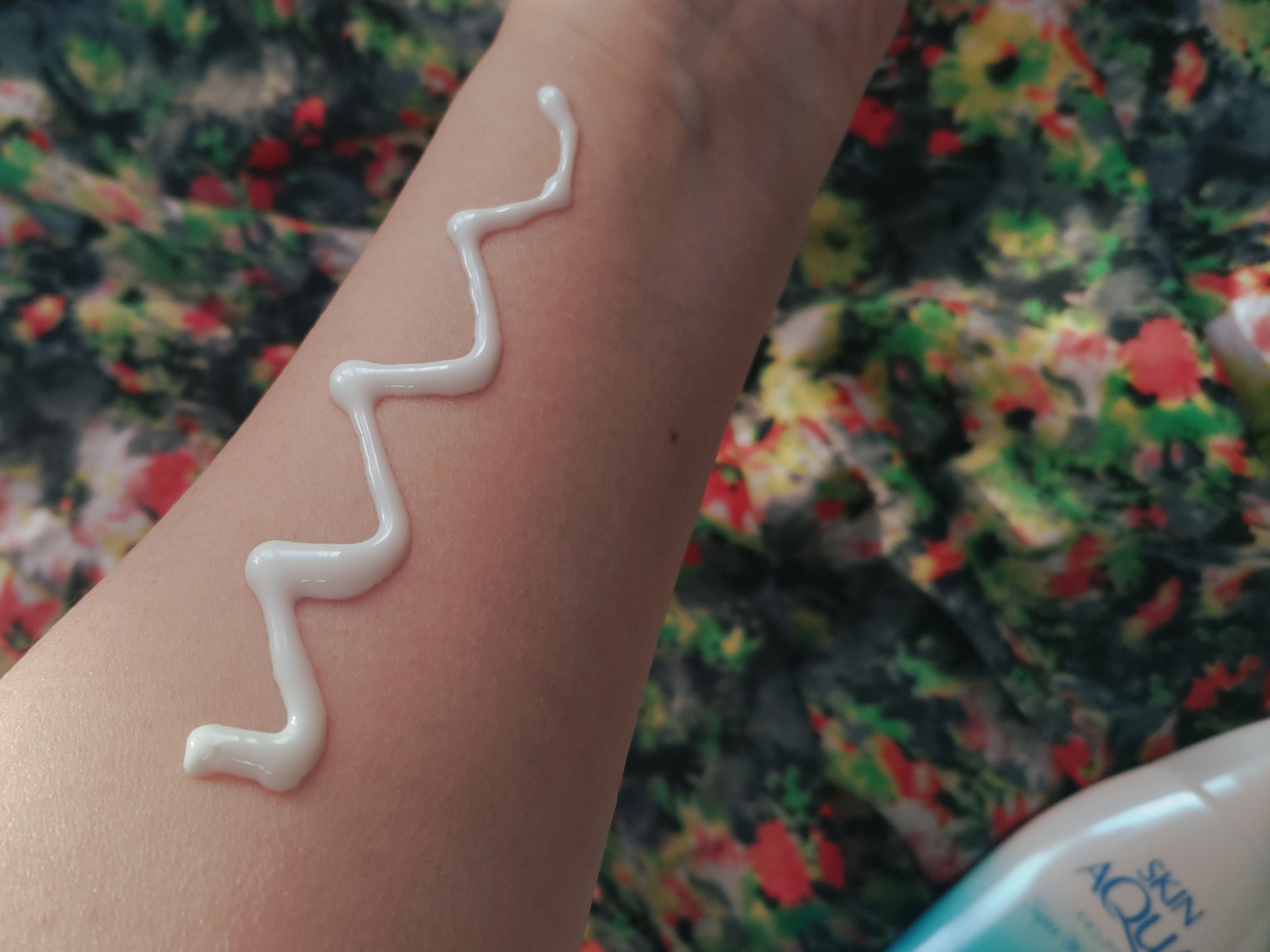 スーパーモイスチャージェルゴールド/スキンアクア/日焼け止めジェルを使ったクチコミ（2枚目）