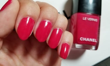 ヴェルニ ロング トゥニュ 506 カメリア ルージュ/CHANEL/マニキュアを使ったクチコミ（3枚目）