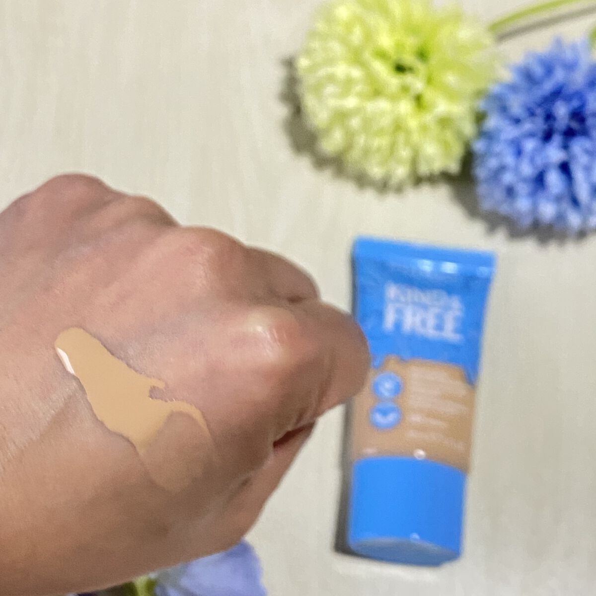 カインド&フリー モイストスキンティント/リンメル ロンドン/リキッドファンデーションを使ったクチコミ（2枚目）