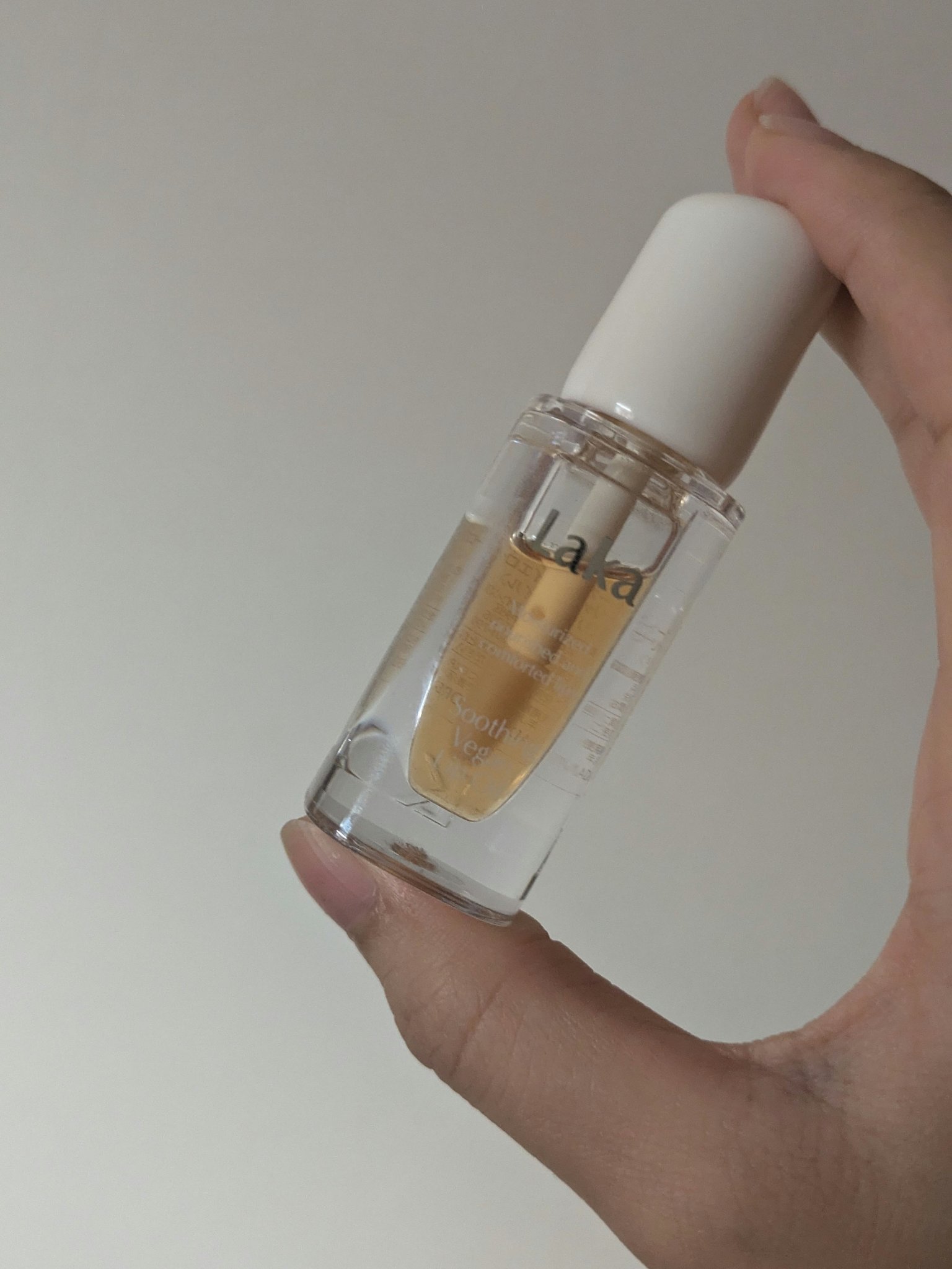 スージングヴィーガンリップオイル ナリッシングイエロー/Laka/リップオイルを使ったクチコミ（2枚目）