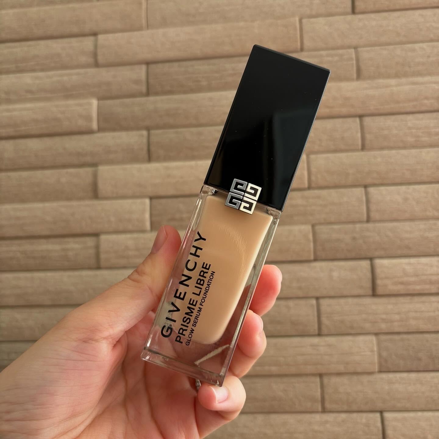プリズム･リーブル･グロウ･セラム･ ファンデーション/GIVENCHY/リキッドファンデーションを使ったクチコミ（1枚目）