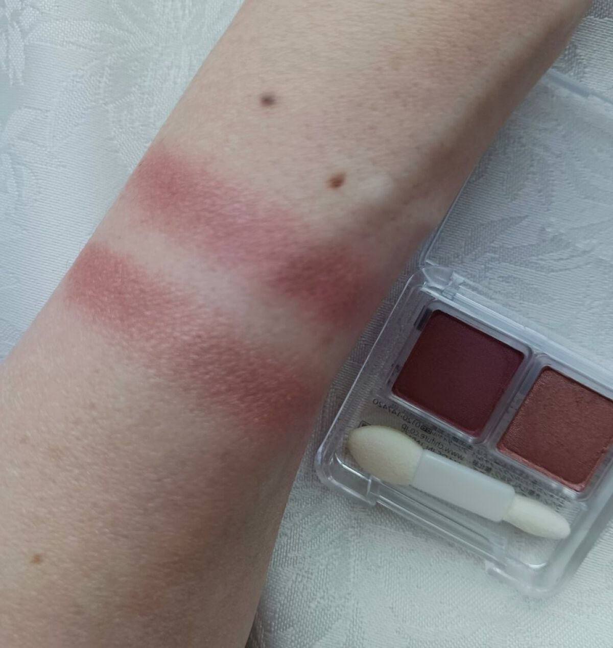 ツイン カラー アイシャドウ/ちふれ/アイシャドウパレットを使ったクチコミ(2枚目)