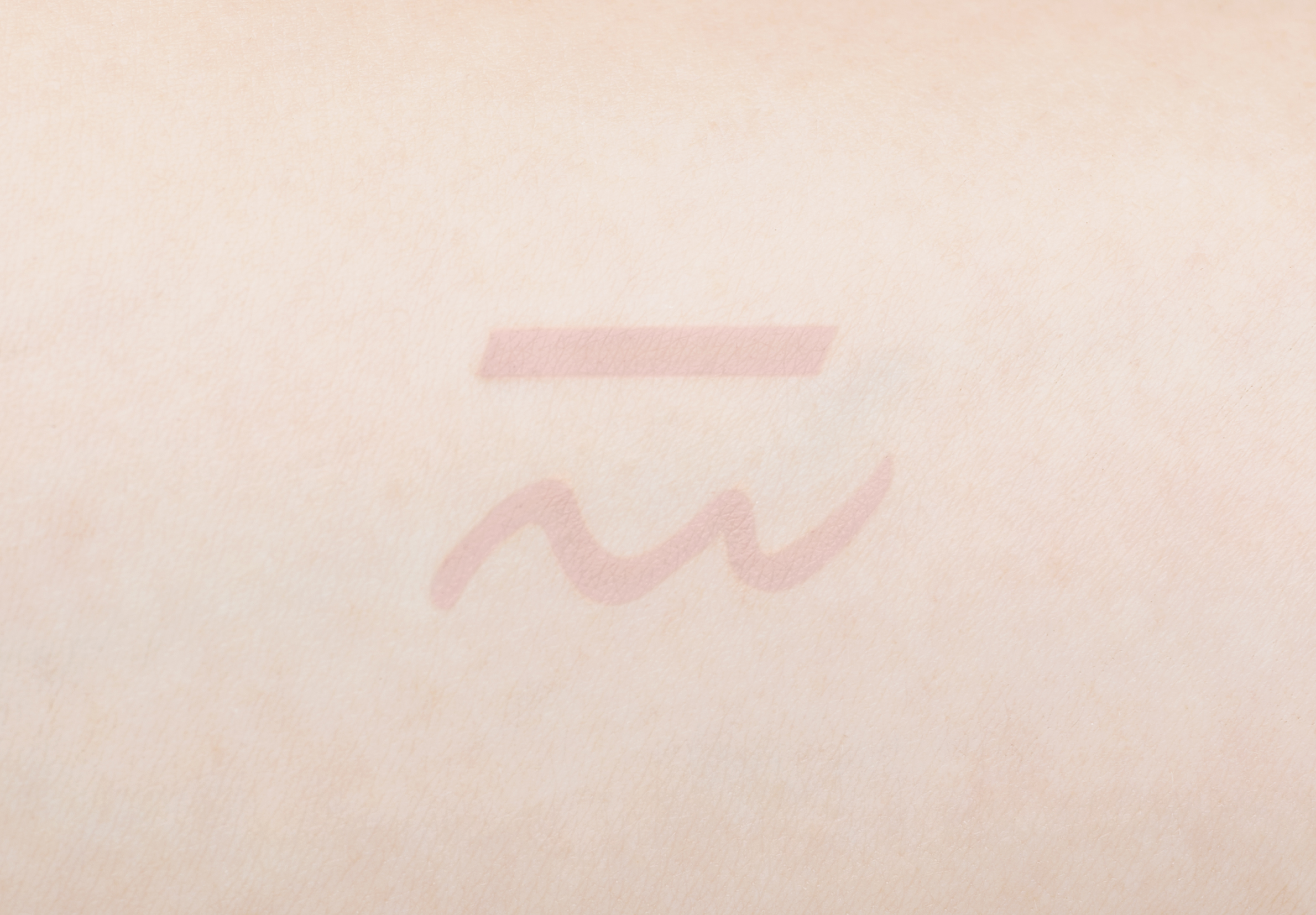 オーバルアンダーアイライナー 03 やわらかピンク