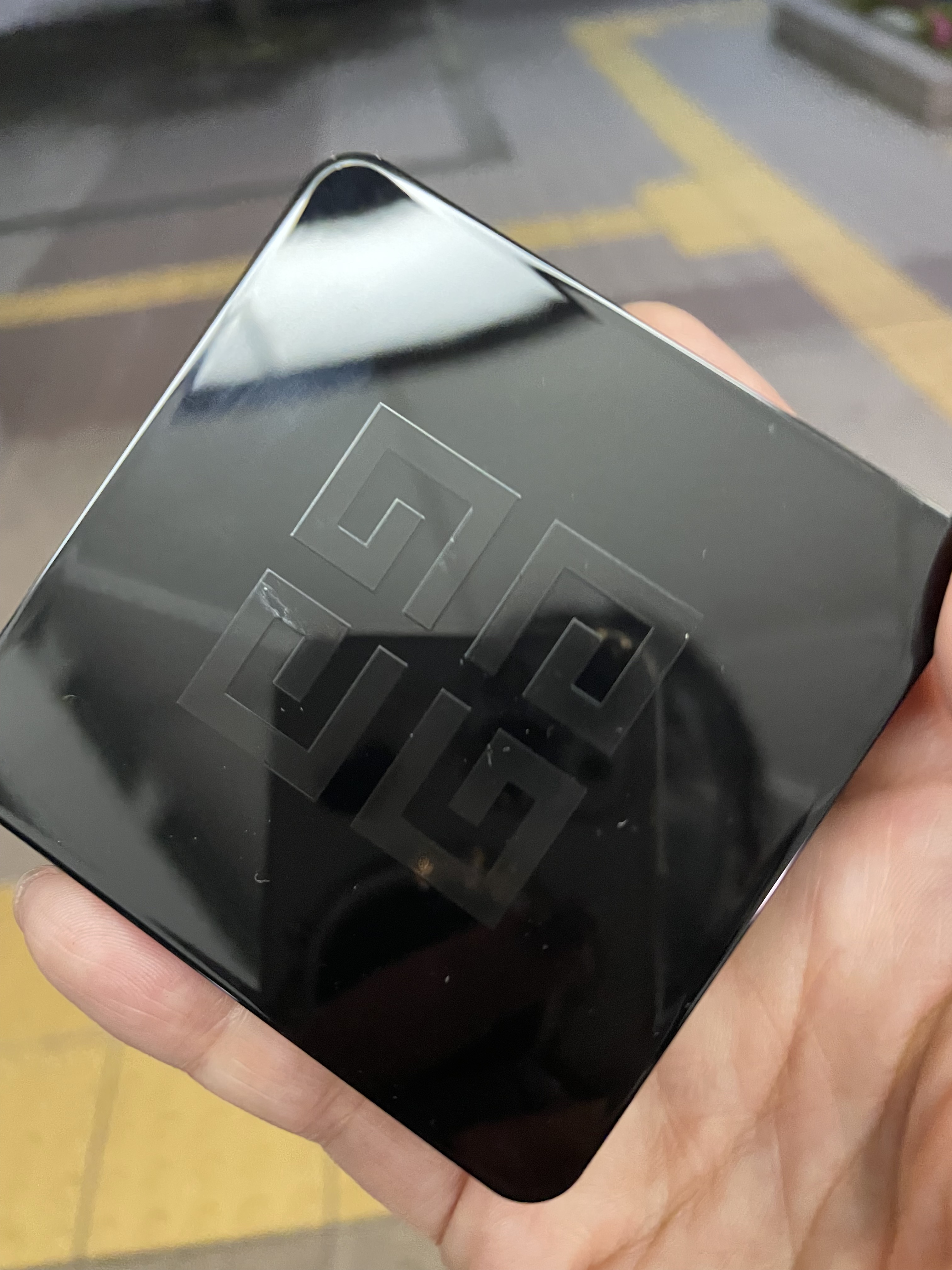 ソワン ノワール UV コンパクト/GIVENCHY/日焼け止めローションを使ったクチコミ（2枚目）