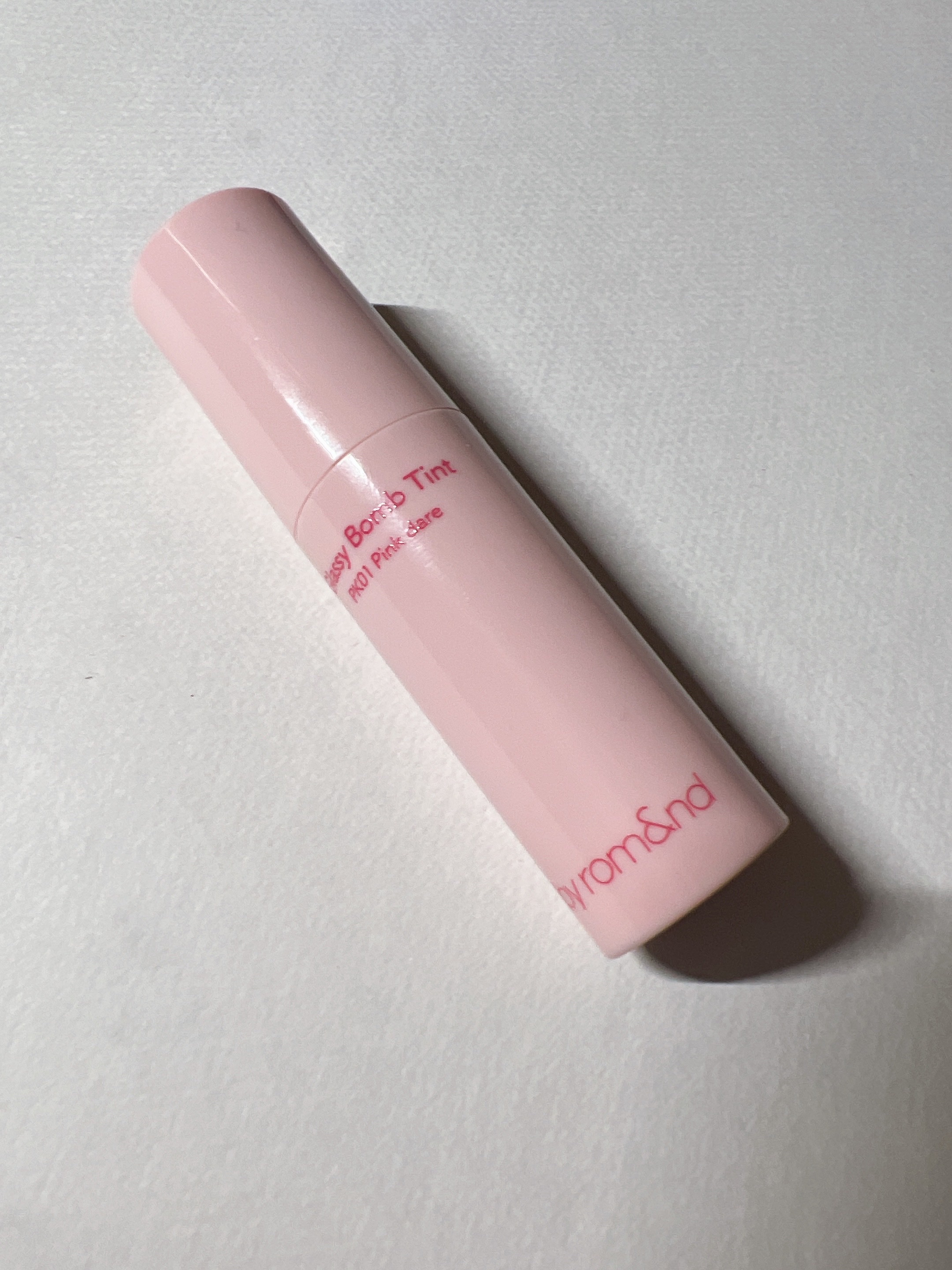 アンドバイロムアンド　グラッシーボムティント/&nd by rom&nd/リップティントを使ったクチコミ（2枚目）