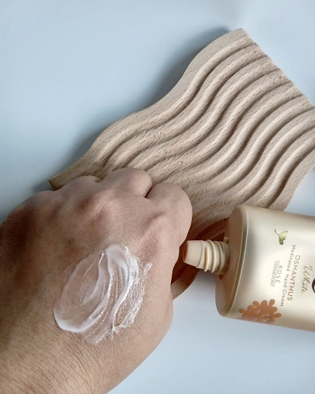 コエンリッチ ザ プレミアム 薬用リンクルホワイト ハンドクリーム 金木犀の香り 【医薬部外品】/コエンリッチQ10/ハンドクリームを使ったクチコミ(3枚目)