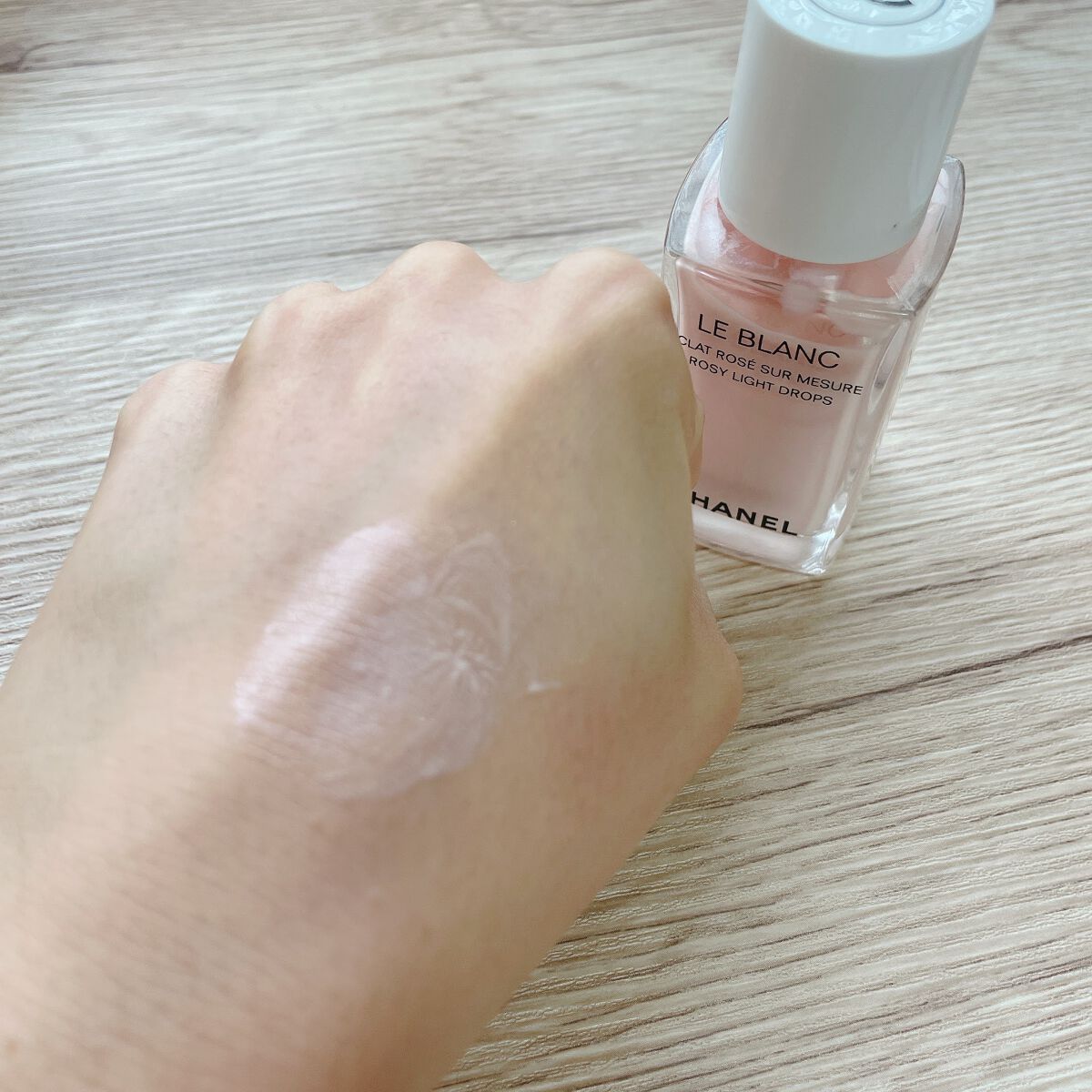 ル ブラン ロージー ドロップス/CHANEL/リキッドハイライトを使ったクチコミ(2枚目)