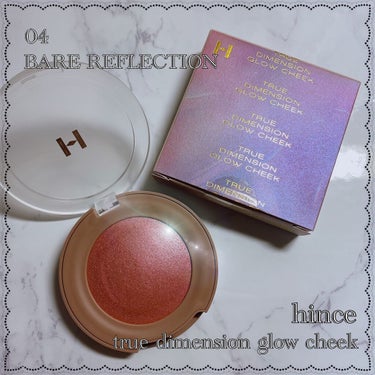 𓂃 🥀𓈒𓏸

hince
true glow dimension cheek
04_BARE REFLECTION


今回はhinceの激カワチークを紹介します！

hinceのトゥルーディメンションチーク
4番のベアリフレクションという色です◎！


クリームチークのようなもちもちした触感です！
そして思ったより大容量！嬉しい！


実際に目で見た色味はモーヴピンクですが、肌に乗せるとわたしの肌が黄味がかってるからなのか、オレンジとブラウンを少し足したような色に発色します…！けれどピンクっぽさも感じられるような、不思議な色！

モーヴピンクとテラコッタの間のような色になって、とにかく秋冬にぴったりな色になります🍁


そしてなんと言ってもチークにふんだんに含まれている、ピンクや黄色の極小ラメがとっても可愛い…♡

頬の高い位置に乗せると光に反射してちらちら光ってとても素敵です✧‧˚

発色自体は穏やかなので、手持ちの色味の似たチークの上に重ねるのもアレンジできてとても可愛いと思います！💭


色味とっても可愛いのに、写真だとあまり伝わらないのが悲しい…リベンジします( ᵕ̩̩ㅅᵕ̩̩ )


だんだん寒くなってきたら、秋冬のお洋服にたくさん合わせたいチークです⸜❤︎⸝‍


#大優勝ラメ 
#秋っぽFaceの必需品 の画像 その0