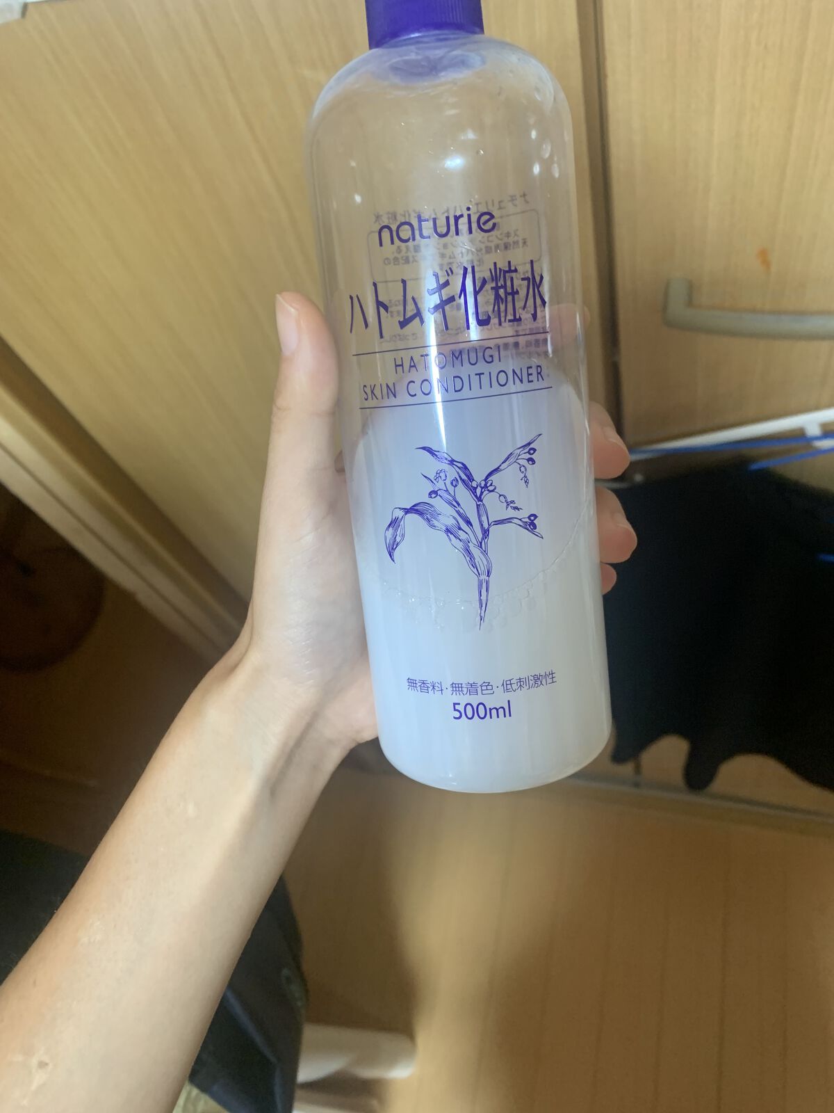 こちらのナチュリエナチュリエ ハトムギ化粧水とナチュリエナチュリエ ハトムギ浸透乳液でスキンケアしてみました

結構気にって使いました

肌は潤います

少しもちもちになる気がします


これはどちらもリピート買いします