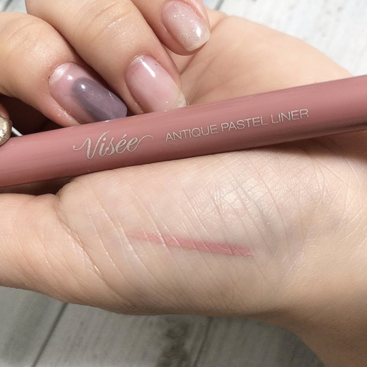 アンティークパステル ライナー GR780 アンティークライム/Visée/リキッドアイライナーを使ったクチコミ（3枚目）