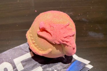 
LUSHのバスボム、インナードラゴン購入しました〜ಠ_ಠ




柑橘系の良い香りでした！ಠ_ಠ













入浴前からラメ飛びが凄くて笑いましたಠ_ಠ














#L