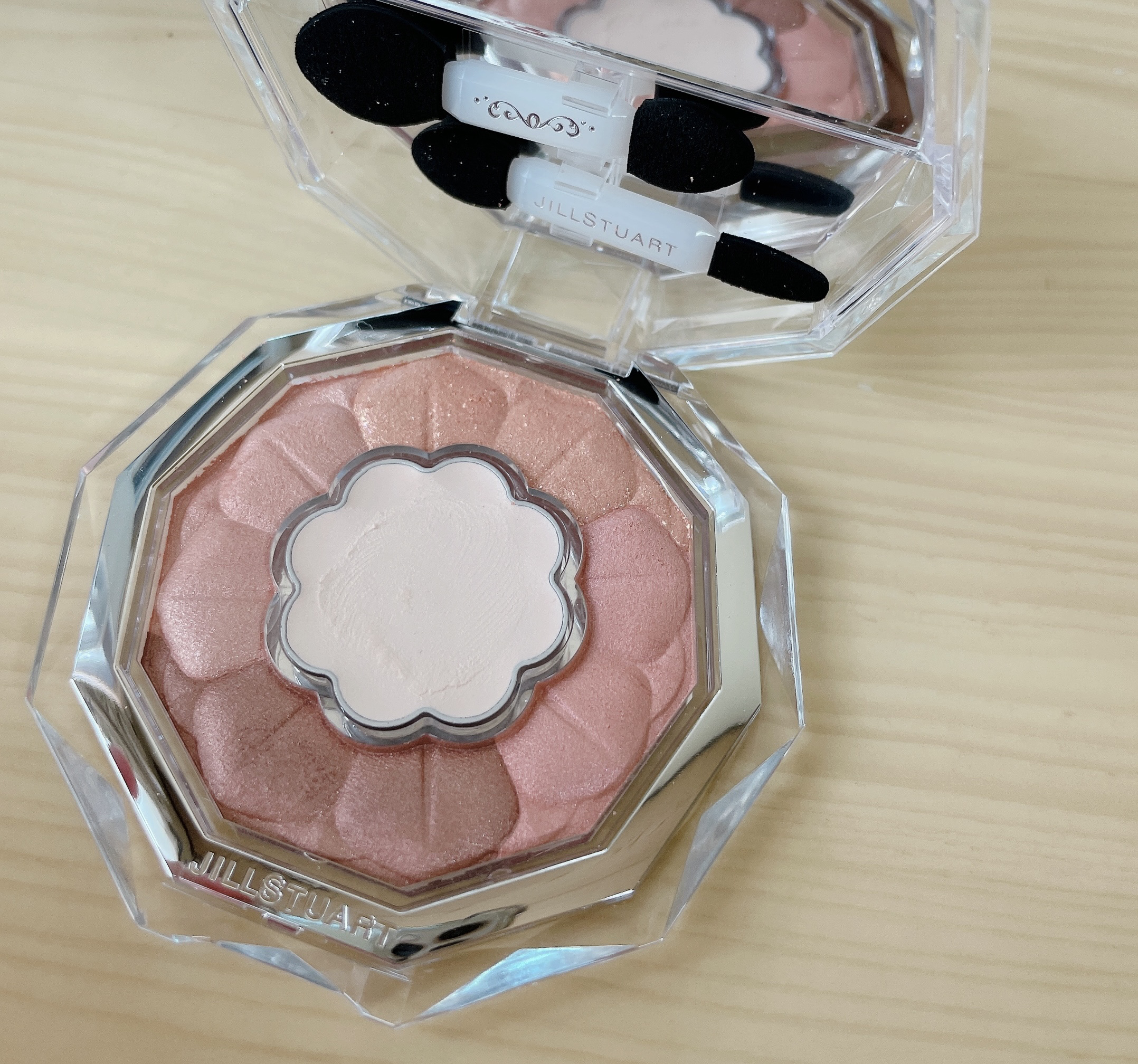 ジルスチュアート ブルームクチュール アイズ 20 daylight zinnia/JILL STUART/アイシャドウパレットを使ったクチコミ（2枚目）