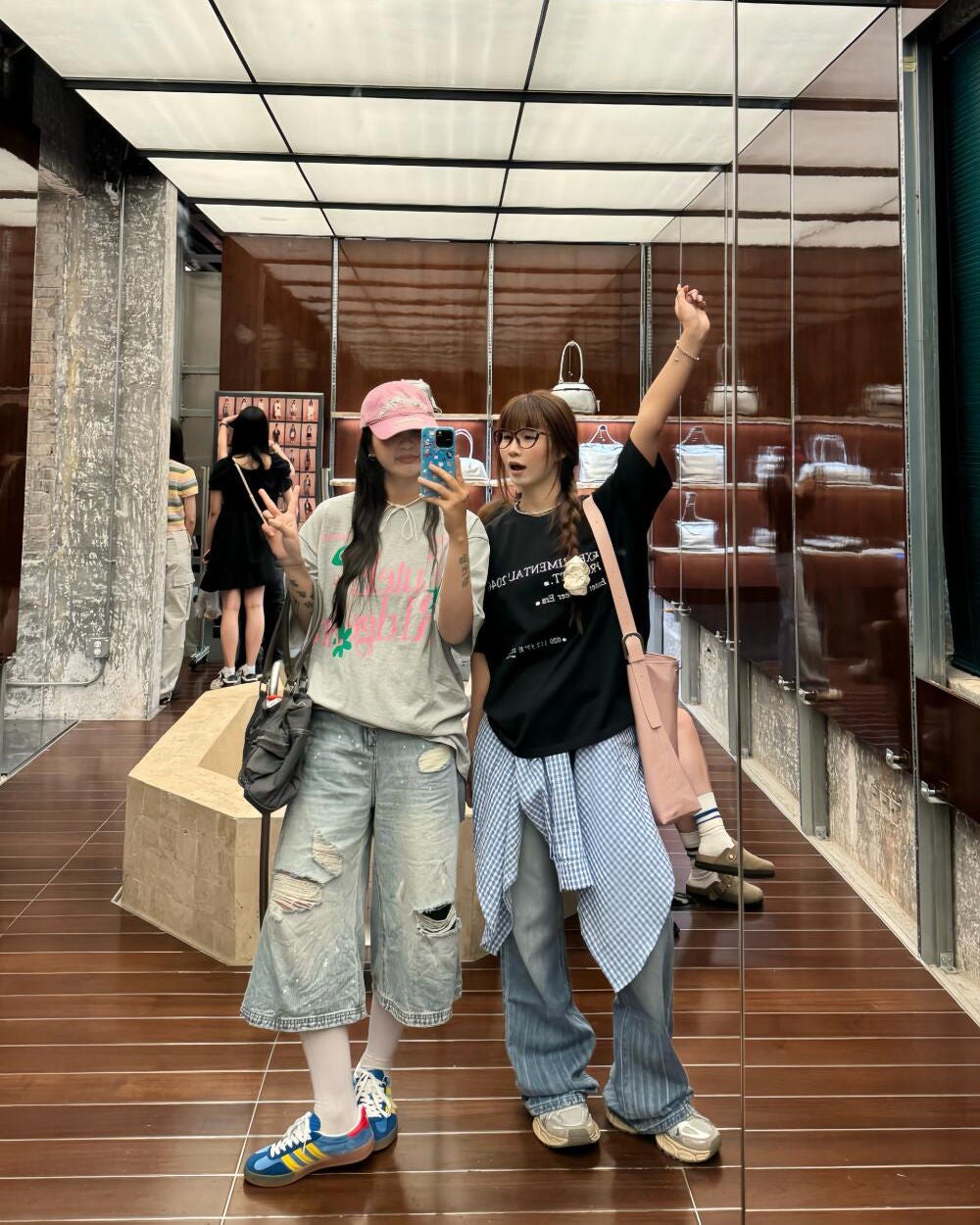 ひとみ on LIPS 「即座に応じる友情はとても楽しいです#コーデ#韓国雑貨#韓国ファ..」(4枚目)