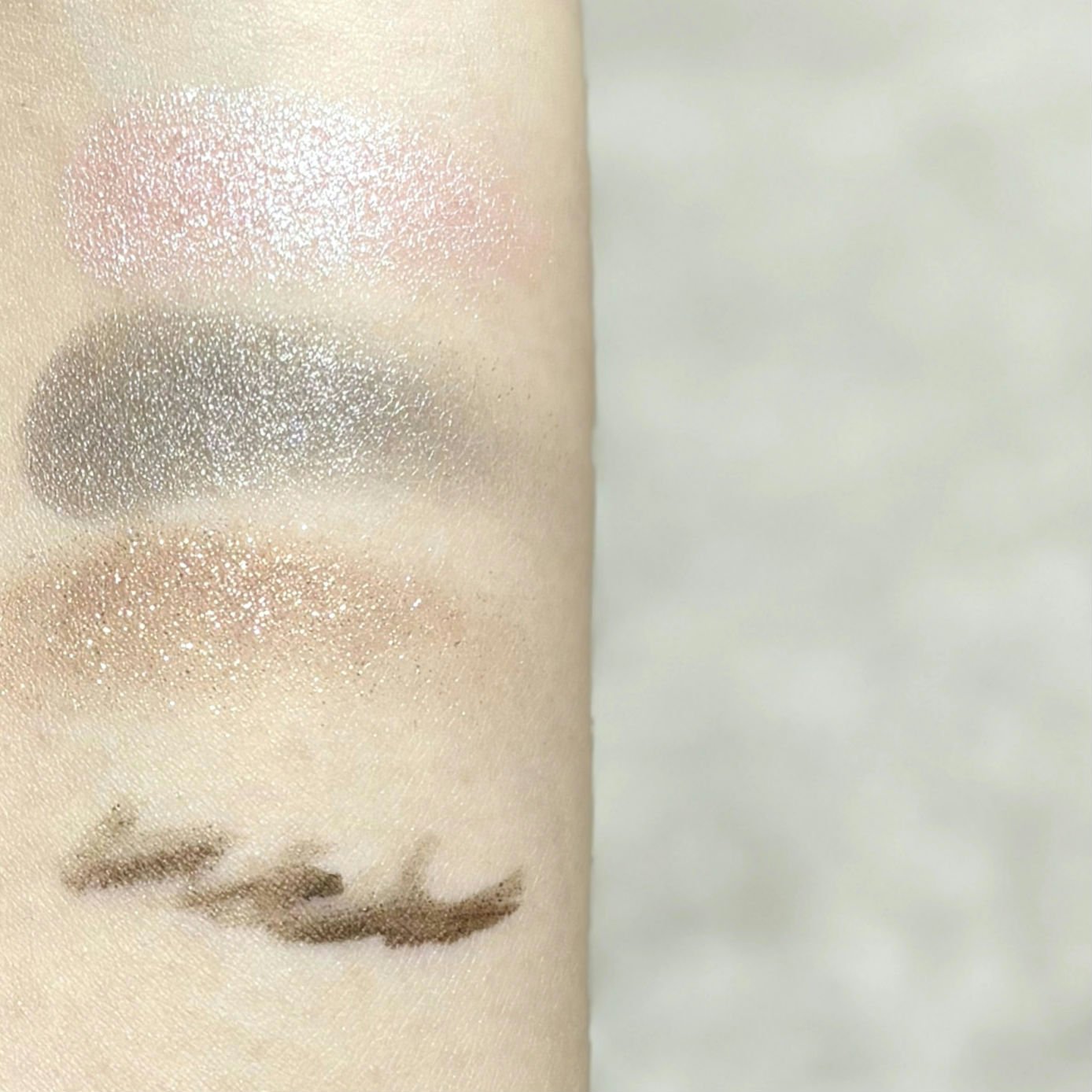 セルヴォーク ヴォランタリー アイズ 03 シルバーグレー/Celvoke/単色アイシャドウを使ったクチコミ（2枚目）