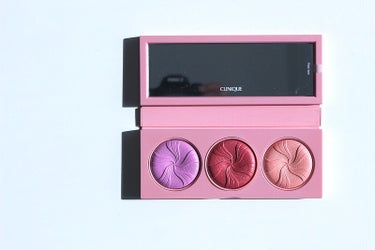 CLINIQUE クリニーク チーク ポップ パレット 22のクチコミ「クリニークのクリスマスコフレ。

【2021 ホリデイコレクション】
クリニーク チーク ポッ.....」（2枚目）