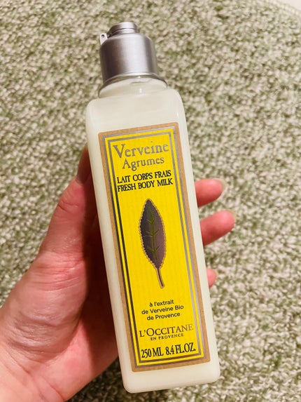 ジーナのクチコミ「ボディクリームやローションはベタつくものが多いですが、これはべたつかず柑橘系の香りでさっぱり使.....」(1枚目)