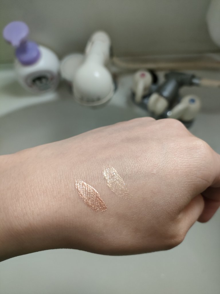グリッターシャドウ 02 シャンパンページュ/coou/グリッターを使ったクチコミ（2枚目）