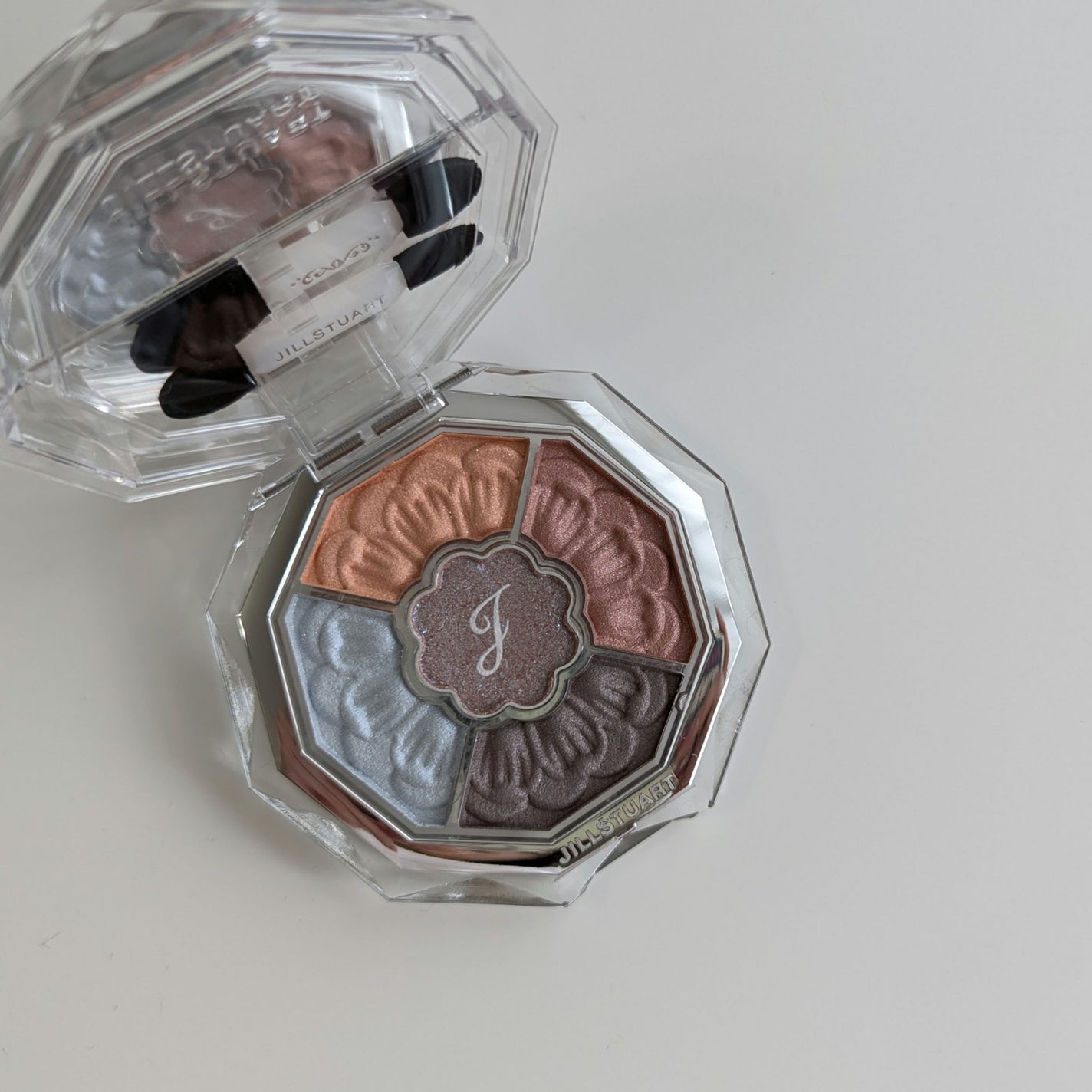 ジルスチュアート ブルームクチュール アイズ ジュエルドブーケ/JILL STUART/アイシャドウパレットを使ったクチコミ(2枚目)