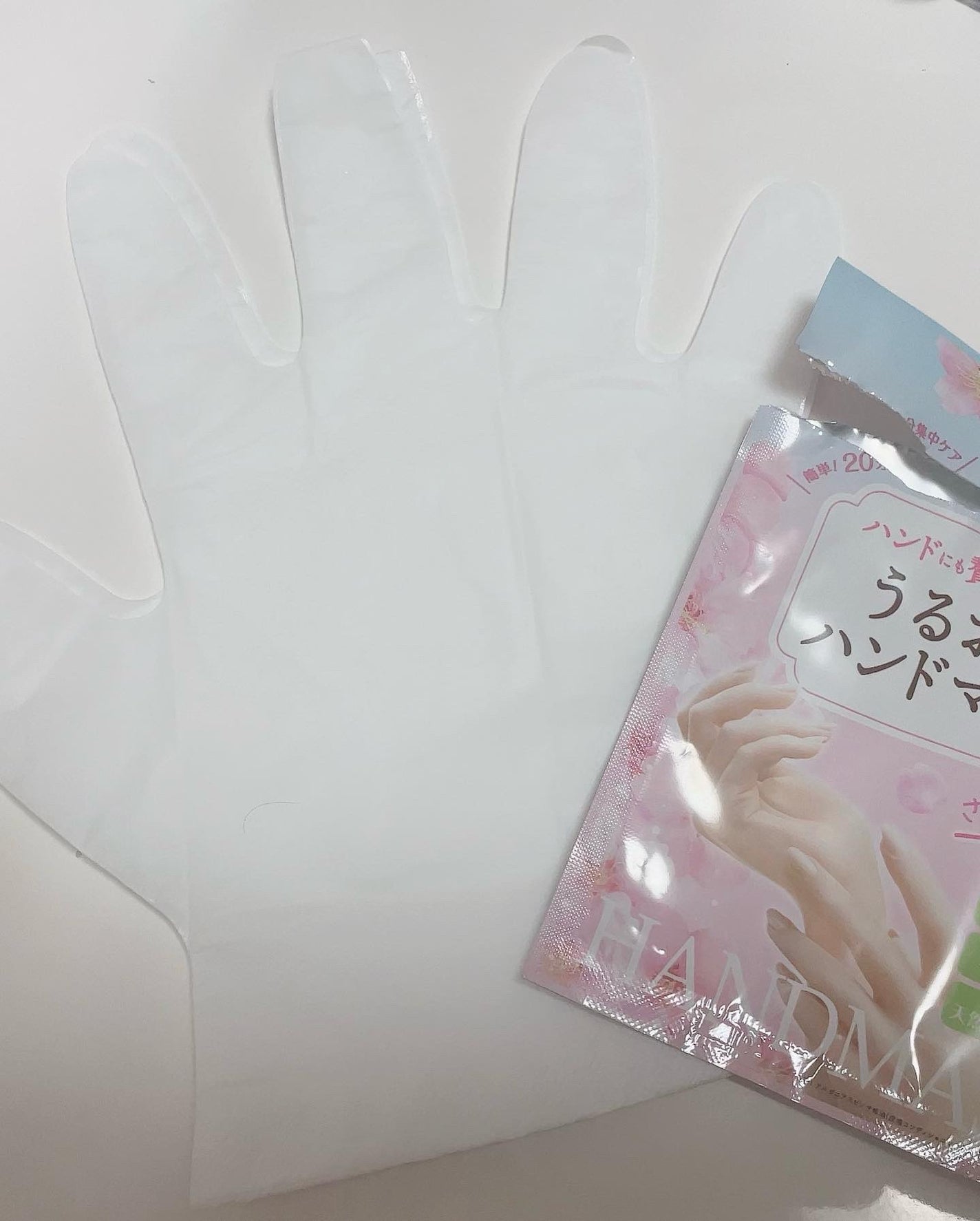 贅沢ハンドマスク(サクラの香り)/ビューティーワールド/その他を使ったクチコミ(2枚目)