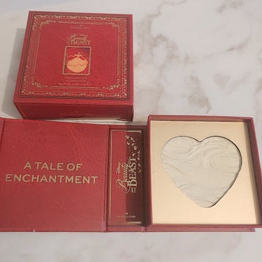 I Heart Revolution  Disney Fairytale Books Heart Highlighter Belle/MAKEUP REVOLUTION/ハイライトを使ったクチコミ（2枚目）