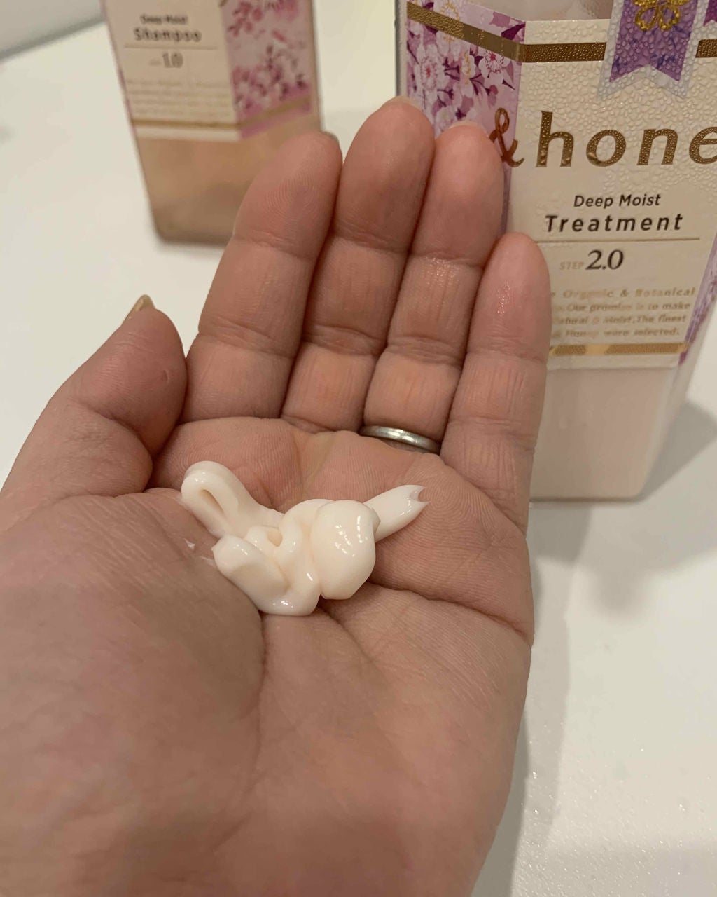 ディープモイスト 限定チェリーブロッサム シャンプー&ヘアトリートメントペアセット/&honey/シャンプー・コンディショナーを使ったクチコミ(4枚目)