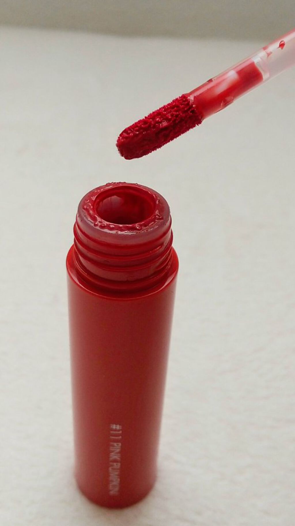 ジューシーラスティングティント/rom&nd/リップティントを使ったクチコミ（2枚目）