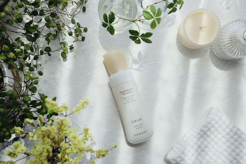 ドモホルンリンクル 保護乳液のクチコミ「優しい香りがします。

化粧水に白い色味がついた？と思うような
さらとろなテクスチャー。.....」（3枚目）