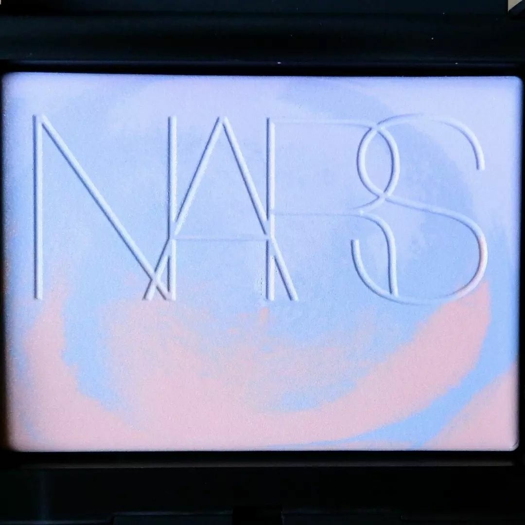 ライトリフレクティング プリズマティックパウダー/NARS/プレストパウダーを使ったクチコミ(2枚目)