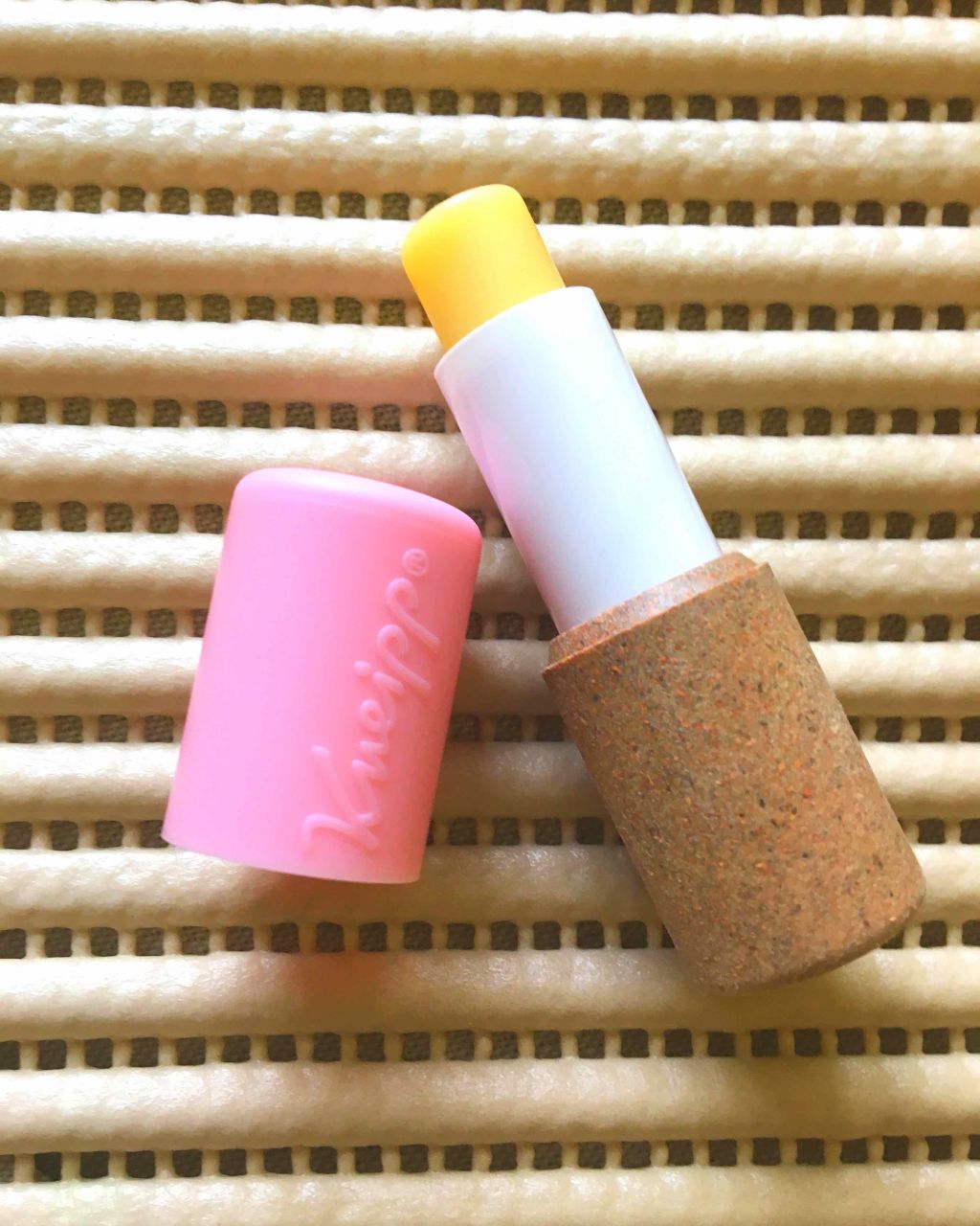 オーガニック リップバーム スイートアーモンドの香り/クナイプ/リップケアを使ったクチコミ(2枚目)