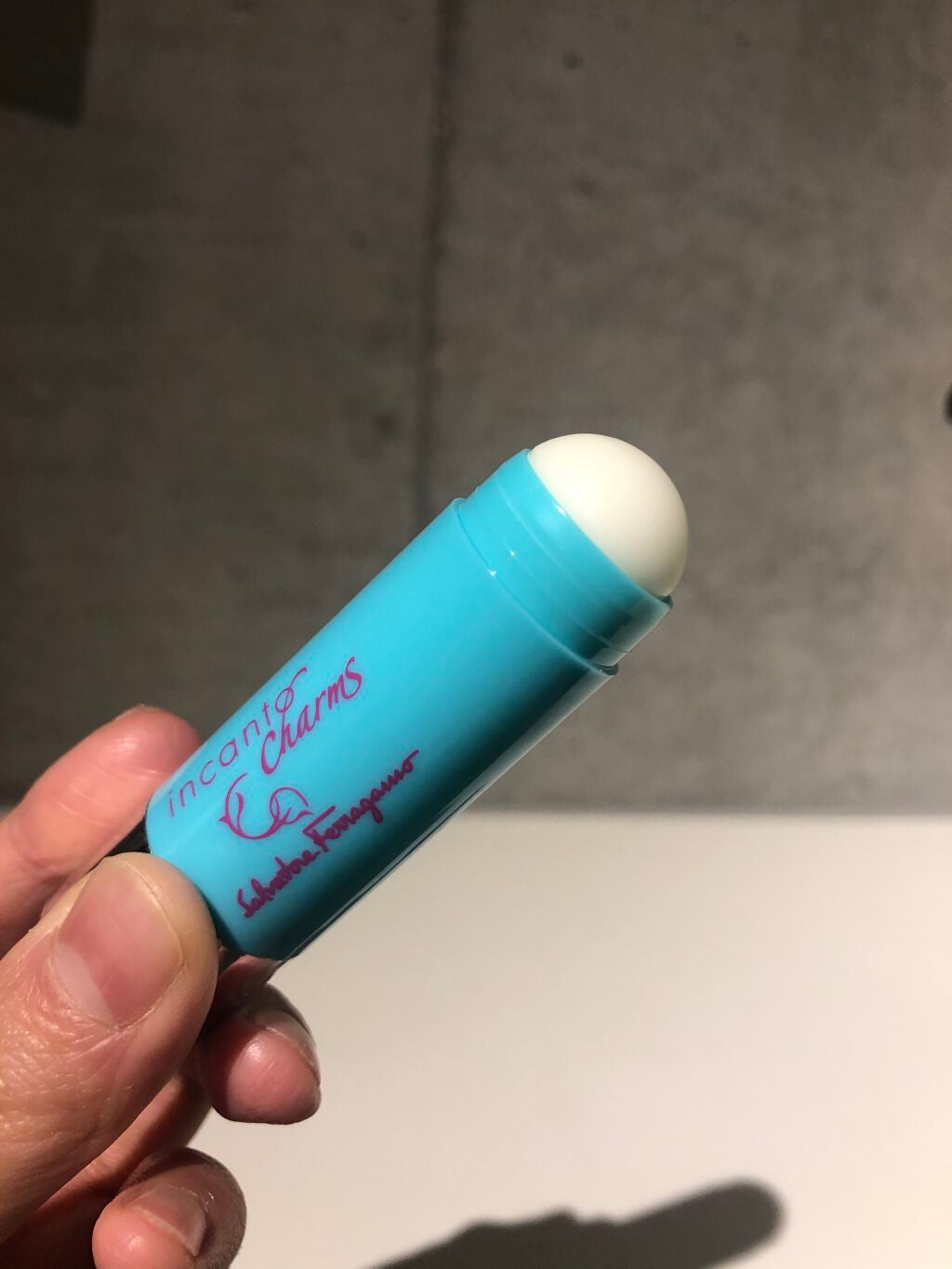 インカント チャーム フレグランス スティック/サルヴァトーレ フェラガモ/香水(レディース)を使ったクチコミ(2枚目)