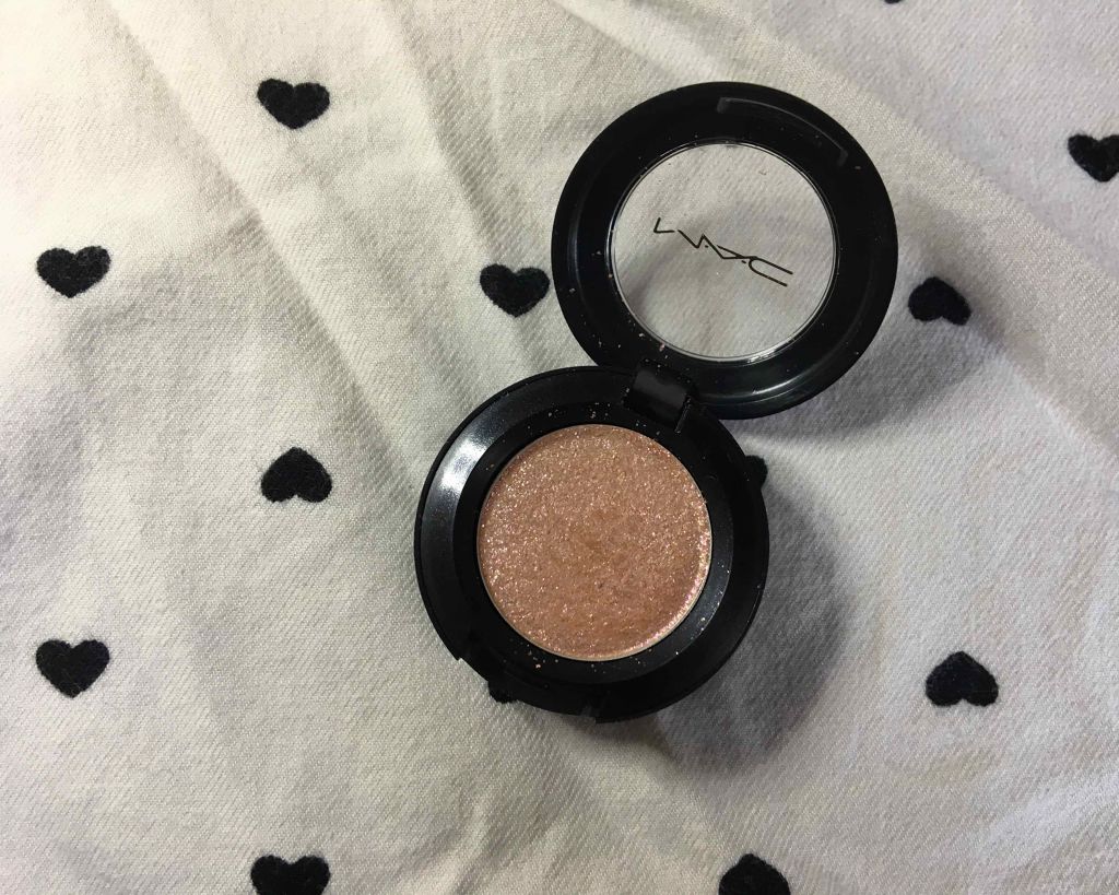 ダズルシャドウ/M・A・C/単色アイシャドウを使ったクチコミ（2枚目）