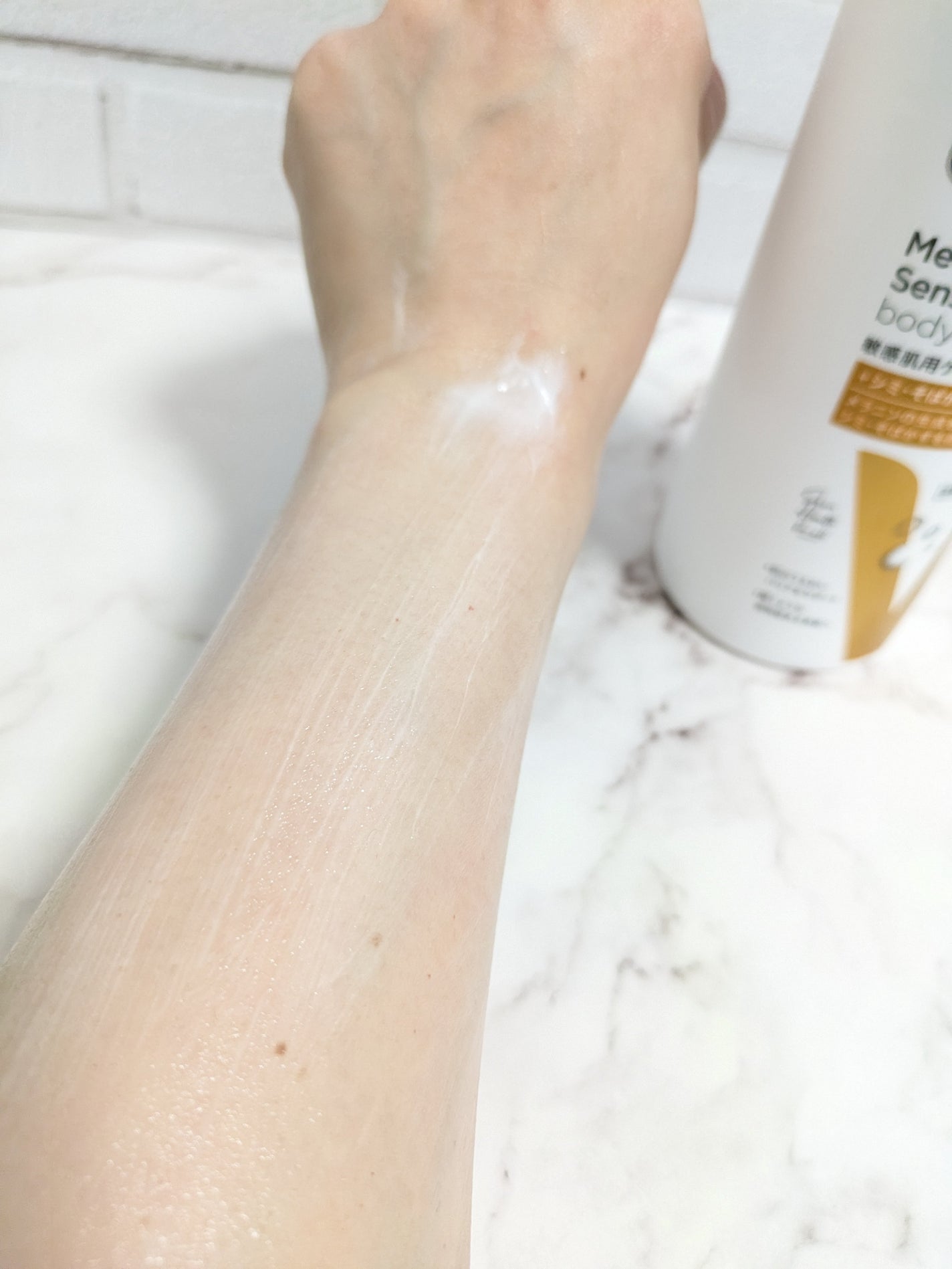 メディケイティッド センシティブケア ボディローション 美肌ケア【医薬部外品】/ヴァセリン/ボディローションを使ったクチコミ(2枚目)