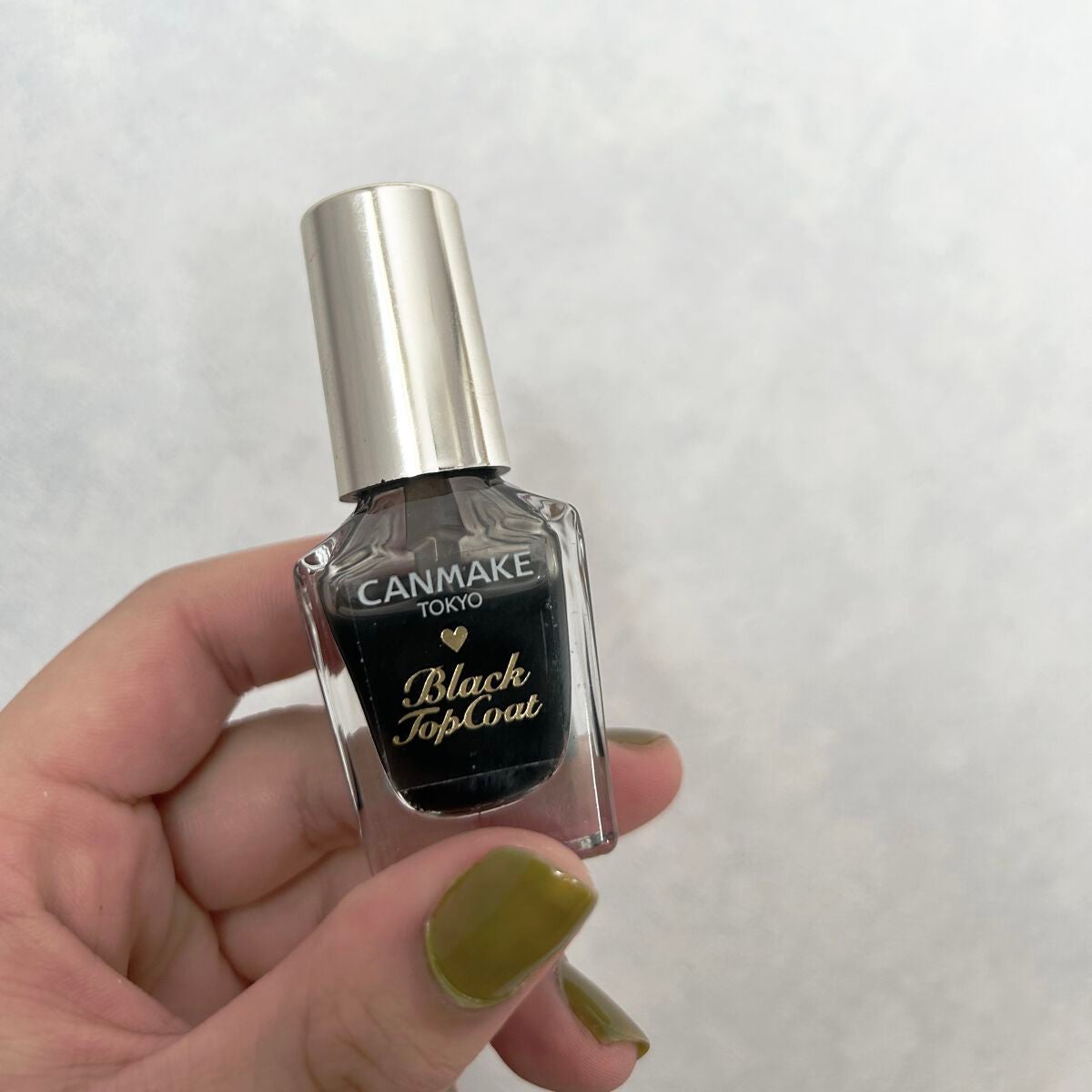 カラフルネイルズ ブラックトップコート/キャンメイク/ネイルトップコートを使ったクチコミ(1枚目)