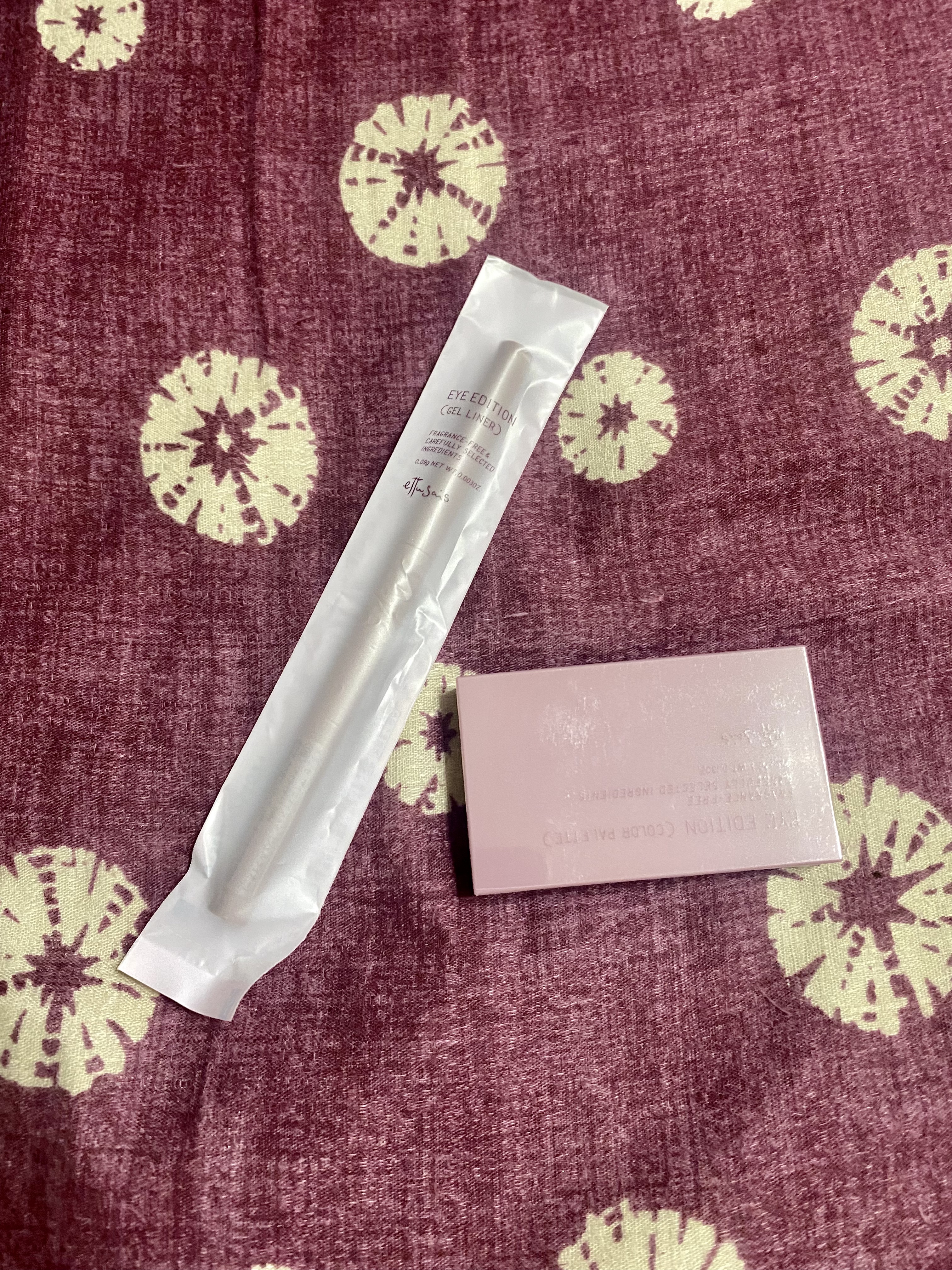 ettusaisアイエディションカラーパレット08カシスシナモンとアイエディションジェルライナー08カシスシナモンを購入しました(* ´  ` *)ᐝ❤️💕

カラーパレットの方は2色だけなので迷わず使いやすい👍✨そして発色も程々で失敗