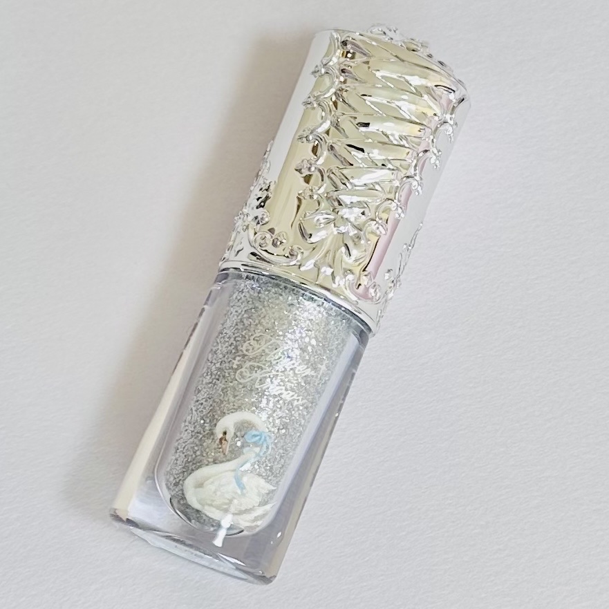 フラワーノーズ スワンバレエシリーズ リキッドアイシャドウ 03 ロックバレエ/FlowerKnows/リキッドアイシャドウを使ったクチコミ（2枚目）