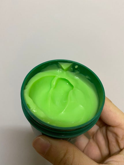 DAISO アロエスキンクリーム 100gのクチコミ「アロエスキンクリーム🌲
LIPSで評価が高く、100円なので購入してみました。
色が.....」(2枚目)